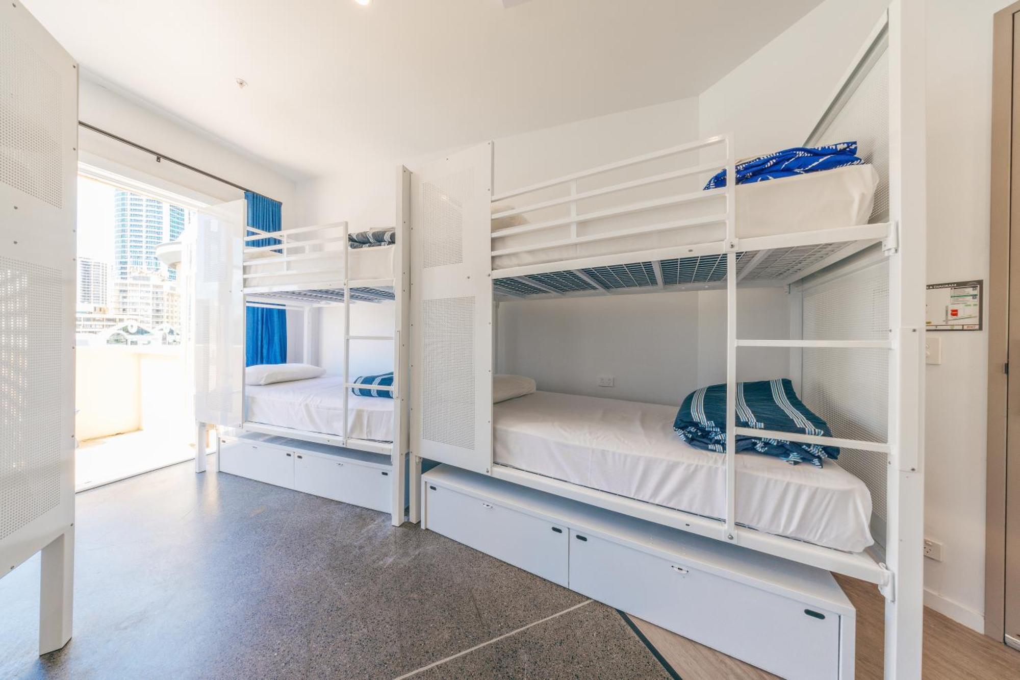 Maze Backpackers - Gold Coast Hostel Exterior photo